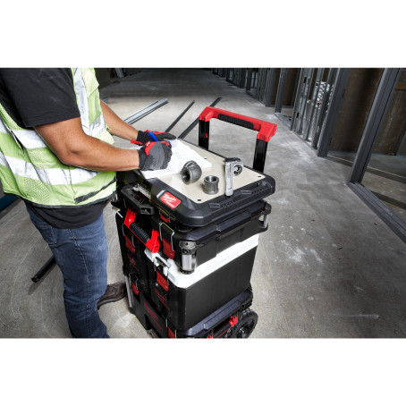Робоча поверхня PACKOUT MILWAUKEE 60x650x380мм Робоча поверхня PACKOUT MILWAUKEE 60x650x380мм