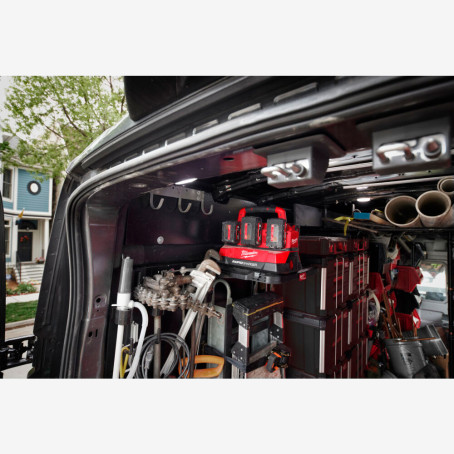 Зарядний пристрій PACKOUT MILWAUKEE, M18 PC6 Зарядний пристрій PACKOUT MILWAUKEE, M18 PC6