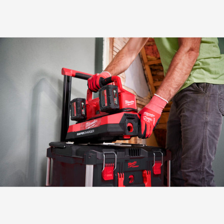 Зарядний пристрій PACKOUT MILWAUKEE, M18 PC6 Зарядний пристрій PACKOUT MILWAUKEE, M18 PC6