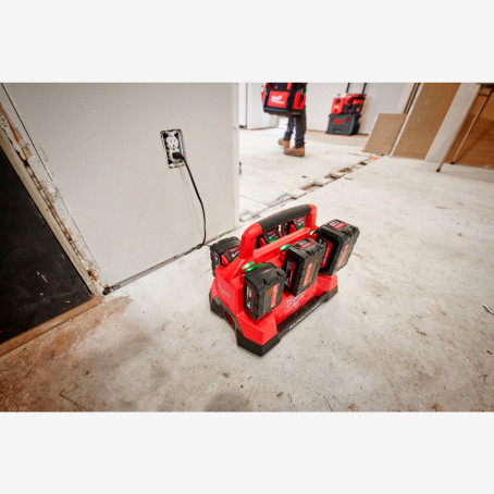 Зарядний пристрій PACKOUT MILWAUKEE, M18 PC6 Зарядний пристрій PACKOUT MILWAUKEE, M18 PC6