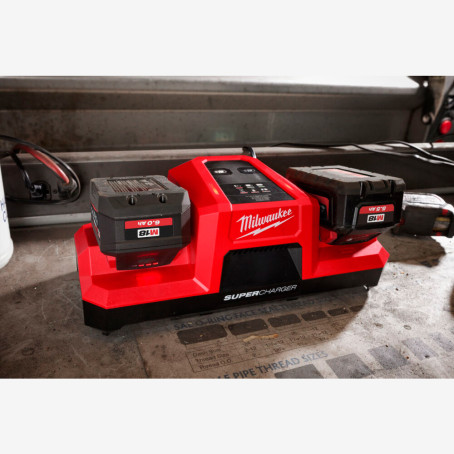 Зарядное устройство MILWAUKEE, M18 DBSC SUPER CHARGER Зарядное устройство MILWAUKEE, M18 DBSC SUPER CHARGER