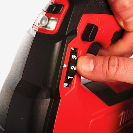 Шприц для змащування акумуляторний MILWAUKEE, M18 GG-201B