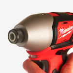 Винтоверт аккумуляторный 1/4'' HEX MILWAUKEE, M18 BID-402C Винтоверт аккумуляторный 1/4'' HEX MILWAUKEE, M18 BID-402C