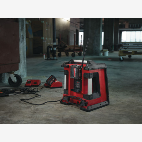 Радіоприймач/зарядний пристрій MILWAUKEE, M18 RC-0
