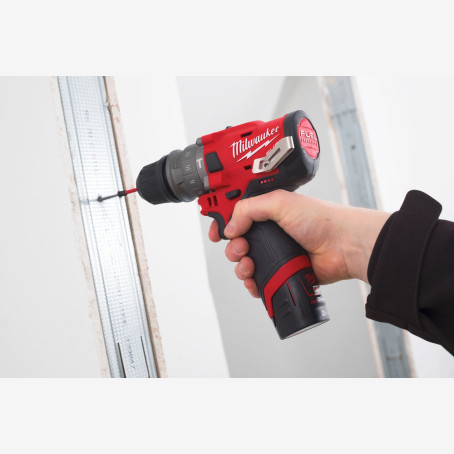 Дриль-шурупокрут з ударом акумуляторний MILWAUKEE, M12 FPDX-202X, 37Нм, (+ заряд.пристрій, 2 акум.Х 2Аг, патрон FIXTEC, кейс)