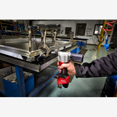 Заклепочник акумуляторний MILWAUKEE M12 BPRT-0 Заклепочник акумуляторний MILWAUKEE M12 BPRT-0