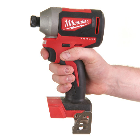 Винтоверт аккумуляторный 1/4'' HEX MILWAUKEE, M18 CBLID-0