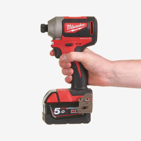 Винтоверт аккумуляторный 1/4'' HEX MILWAUKEE, M18 CBLID-0