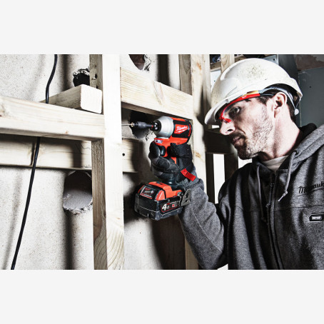 Винтоверт аккумуляторный 1/4'' HEX MILWAUKEE, M18 CBLID-402C