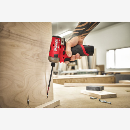 Винтоверт аккумуляторный 1/4'' HEX MILWAUKEE, M12 FUEL FQID-202X