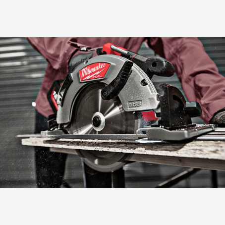 Пила дискова ручна акумуляторна MILWAUKEE, M18 FCSG66-121C, Ø190мм (+зар.пр., 1акум.Х12Аг, кейс)
