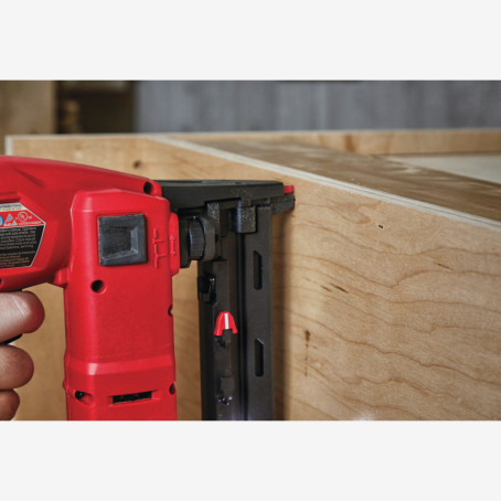 Степлер зауженный аккумуляторный MILWAUKEE, M18 FNCS18GS-202X, скоба 9,5-38мм Степлер зауженный аккумуляторный MILWAUKEE, M18 FNCS18GS-202X, скоба 9,5-38мм