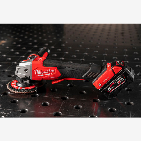 Шлифмашина угловая акум. MILWAUKEE, M18 ONEFSAG125XPDB-502X, Ø125мм (+зарядное устройство, 2 аккум. Х 5Ач, HDкейс)