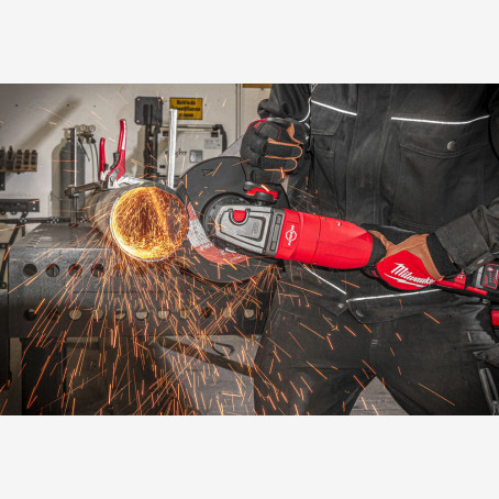 Шлифмашина угловая аккумуляторная MILWAUKEE, M18 ONEFLAG230XPDB-122C, Ø230мм (+зарядное устройство, 2 аккум. Х 12Ач, кейс)