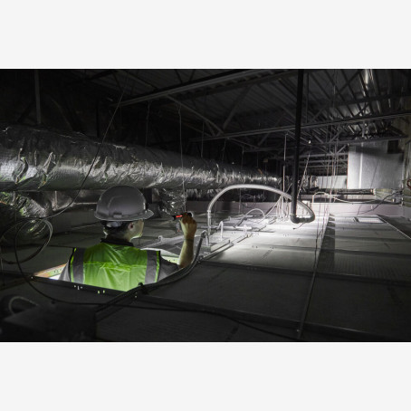 Фонарь светодиодный аккумуляторный компактний MILWAUKEE, L4 TMLED-301