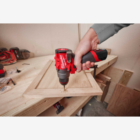 Дриль-шурупокрут акумуляторний MILWAUKEE, M12 FDD2-202X, 37Нм (+ заряд.пристрій, 2 акум.Х 2Аг, HDкейс)