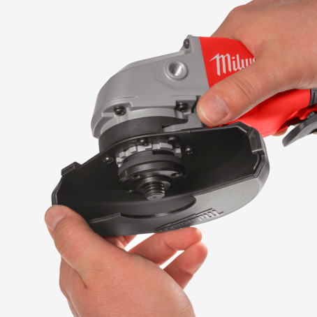 Шлифмашина угловая аккумуляторная MILWAUKEE, M18 BLSAG125XPD-402X, Ø125мм (+зарядное устройство, 2 аккум. Х 4Ач, HDкейс)