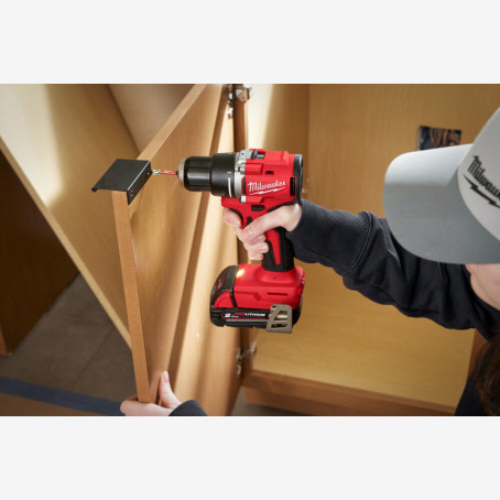 Дриль-шурупокрут акумуляторний MILWAUKEE, M18 BLDDRC-202C, 60Нм (+ заряд.прис., 2акум. Х2Аг, кейс)