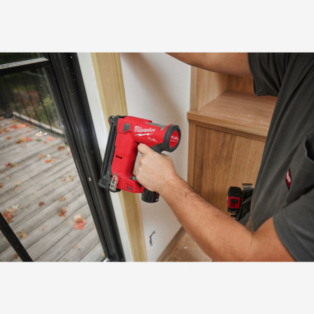Цвяхозабивний пістолет акумуляторний MILWAUKEE, M12 FCN18GS-202X, 16/38мм
