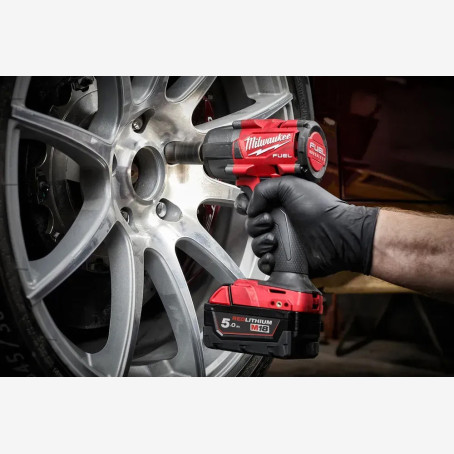 Аккумуляторный гайковерт 1/2" MILWAUKEE, M18 FMTIW2F12-0, 881 Нм (+аккумулятор, M18 B5 (5 Ач))