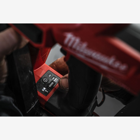 Цвяхозабивний пістолет акумуляторний MILWAUKEE, M18 FN16GA-0X, 32/64мм (HDкейс) Цвяхозабивний пістолет акумуляторний MILWAUKEE, M18 FN16GA-0X, 32/64мм (HDкейс)