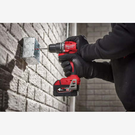 Дрель-шуруповерт с ударом аккумуляторный MILWAUKEE, M18 BLPDRC-0, 60Нм (+акк., M18 B2 (2Ач)) Дрель-шуруповерт с ударом аккумуляторный MILWAUKEE, M18 BLPDRC-0, 60Нм (+акк., M18 B2 (2Ач))