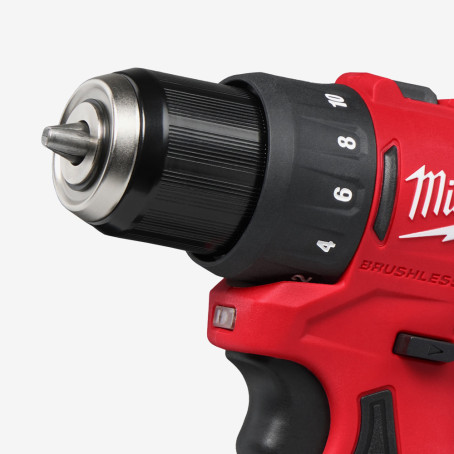 Дрель-шуруповерт аккумуляторный MILWAUKEE M12 BLDDRC-402C 40 Нм (+зарядное устройство, 2 акк., HD кейс)