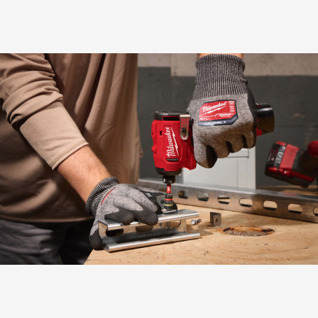 Винтоверт аккумуляторный 1/4'' HEX MILWAUKEE M12 BLIDRC-202C (124 Нм) (+зарядное устройство, 2 акк., HD кейс)